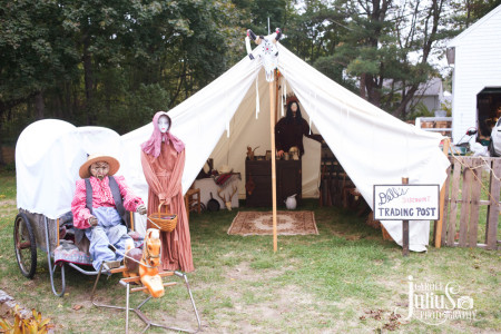 trading post set up for carole knits